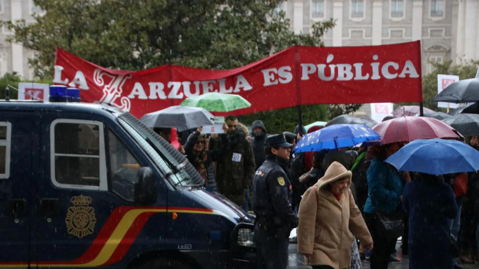 Concentración de los trabajadores del Teatro de la Zarzuela/Foto: Guillermo Pimentel
