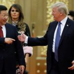El presidente de los EEUU, Donald Trump, y su mujer, Melania, asisten a una cena de gala ofrecida por su homólogo chino, Xi Jinping /Efe