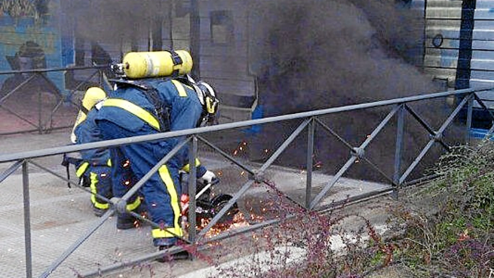 El 26 de octubre se declaró un incendio en unas baterías de los túneles del by-pass sur de la M-30. Dos operarios murieron por inhalación de gas
