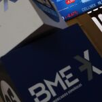 Pantallas informativas de la evolución del Ibex en el parqué madrileño