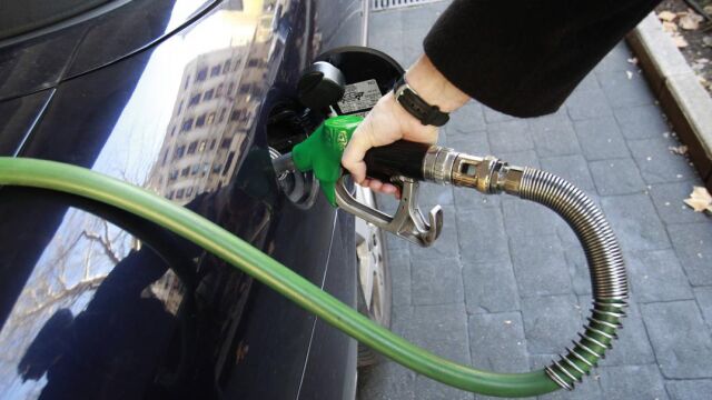 155.000 empleos menos por el alza de los precios del petróleo
