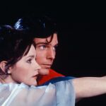 Christopher Reeve, como Superman, y Margot Kidder, como Lois Lane, en una escena de la película "Superman"de 1978. Ambos actores han fallecido ya. (AP Photo/TMS &amp; DC Comics Inc.)