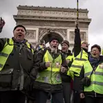  Los chalecos amarillos inician una movilización “decisiva” contra Macron