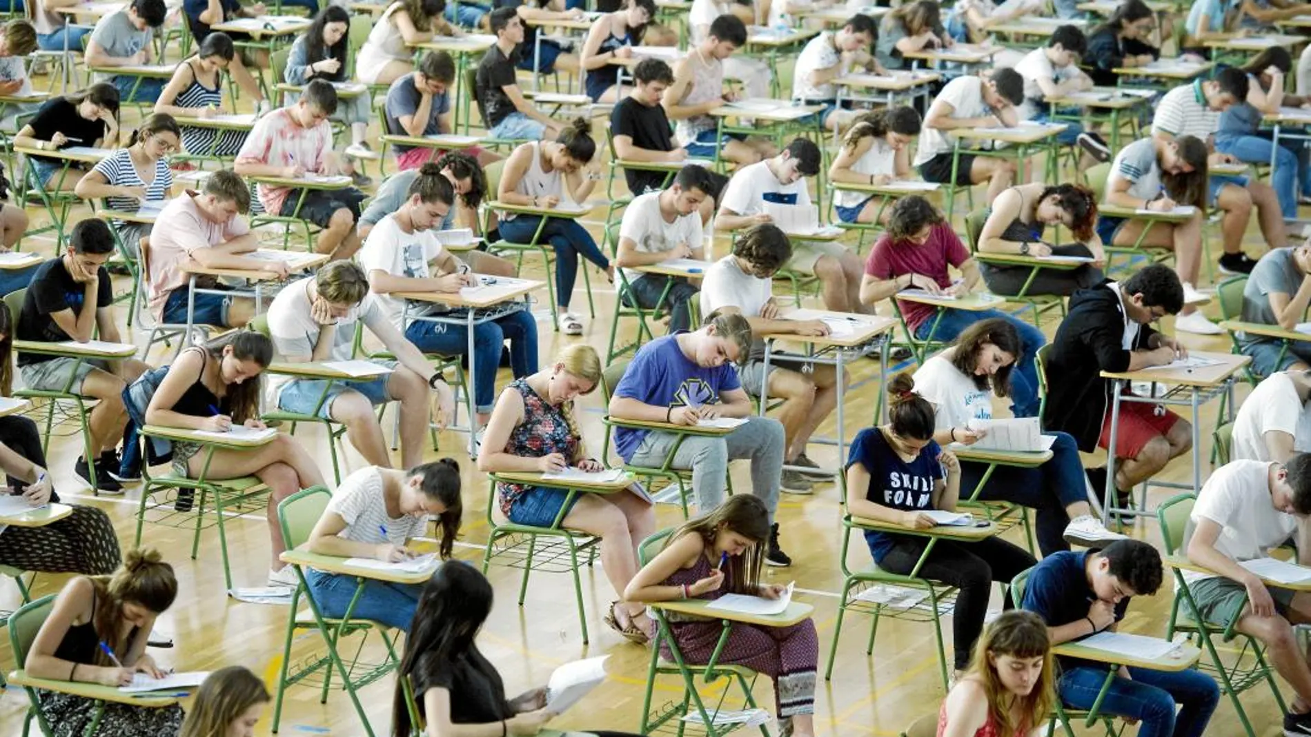 Los exámenes externos se aprobaron en 2016, aunque fueron posteriormente suspendidos por el Gobierno de Rajoy