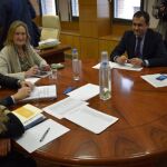 Los ediles del PP María del Mar Sánchez Estrella y Rafael Belmonte se reunieron con una representación del gobierno encabezada por Joaquín Castillo