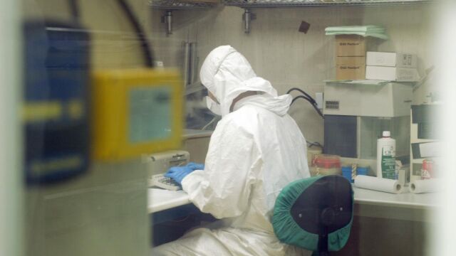 Un investigador de la industria farmacéutica, en una imagen de archivo