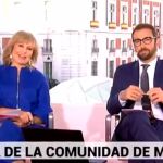 María Rey y Ricardo Altable, durante el informativo especial de Telemadrid para cubrir los actos del 2 de mayo