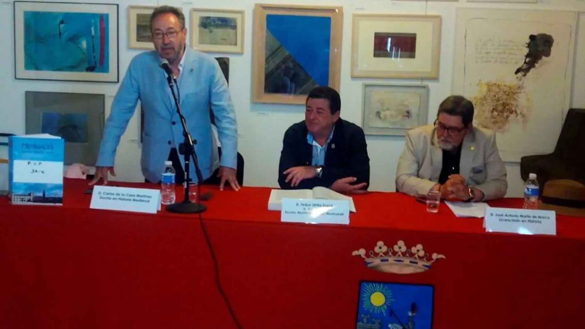 Carlos de la Casa presenta el libro, junto a José Antonio Martín, y el alcalde de Medinaceli, Felipe Utrilla
