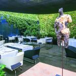 El establecimiento completa su oferta con una barra de sushi, sashimi y algunas tapas.