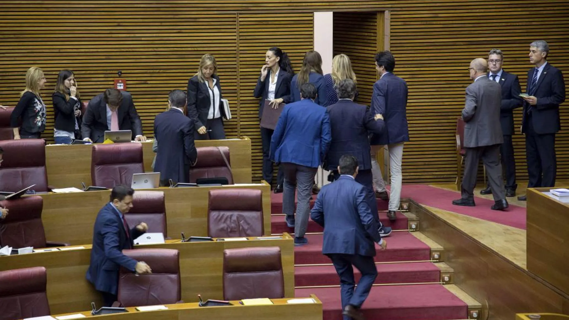 Los diputados del PP abandonaron el pleno durante la votación del Consejo de RTVV