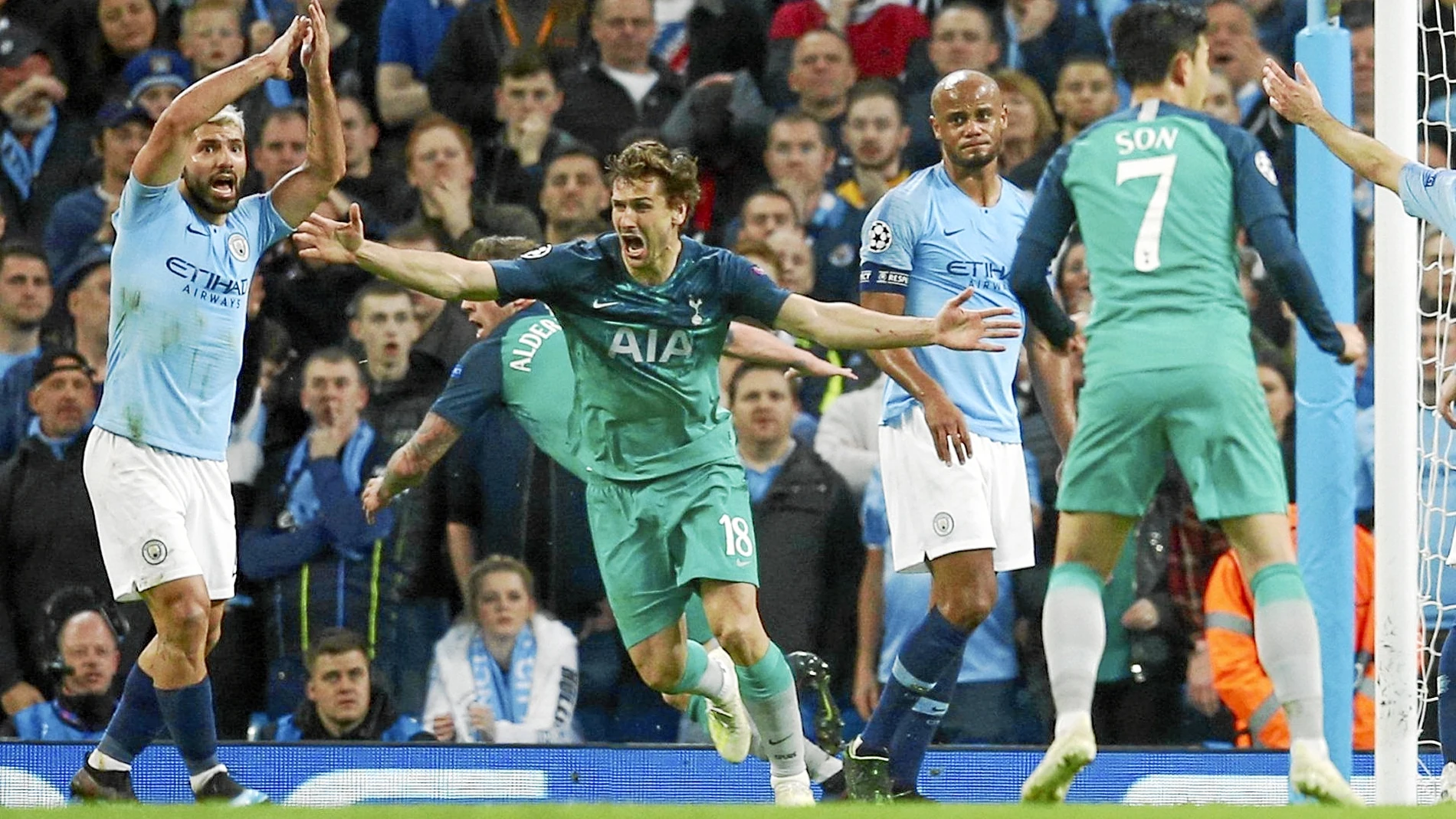 Llorente celebra el gol que acabaría clasificando al Tottenham para las semifinales de la Liga de Campeones