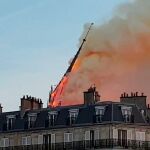 Vídeo: Así fue el derrumbe de la aguja de la catedral de Notre Dame