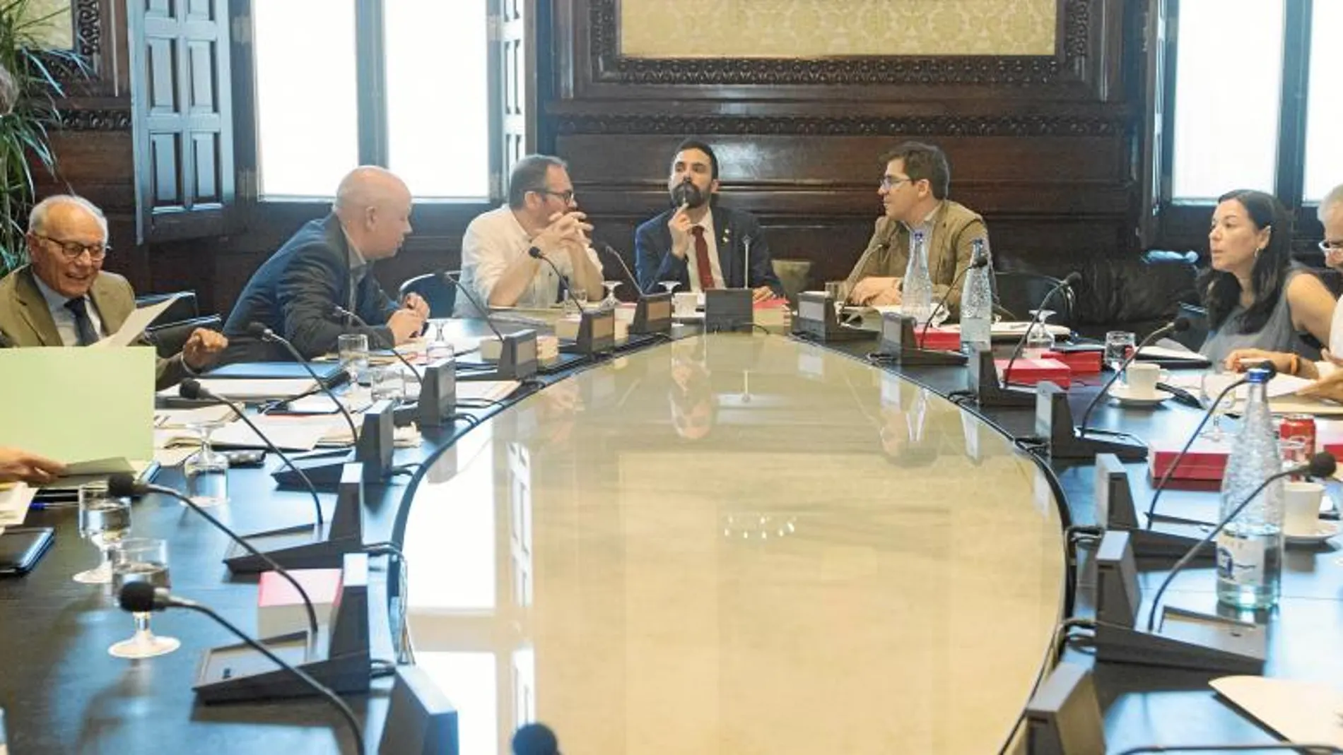 Imagen de la reunión de la Mesa del Parlament celebrada ayer / Foto: Efe