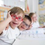 Dos niños con Síndrome de Down en una escuela