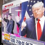 Un televisor con las imágenes de Trump y el líder norcoreano, Kim Jong Un, en el metro de Seúl