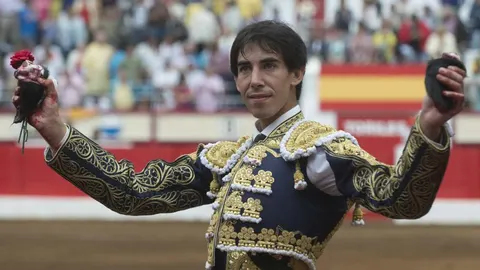 Jiménez Fortes pasea dos orejas en el coso de Cuatro Caminos