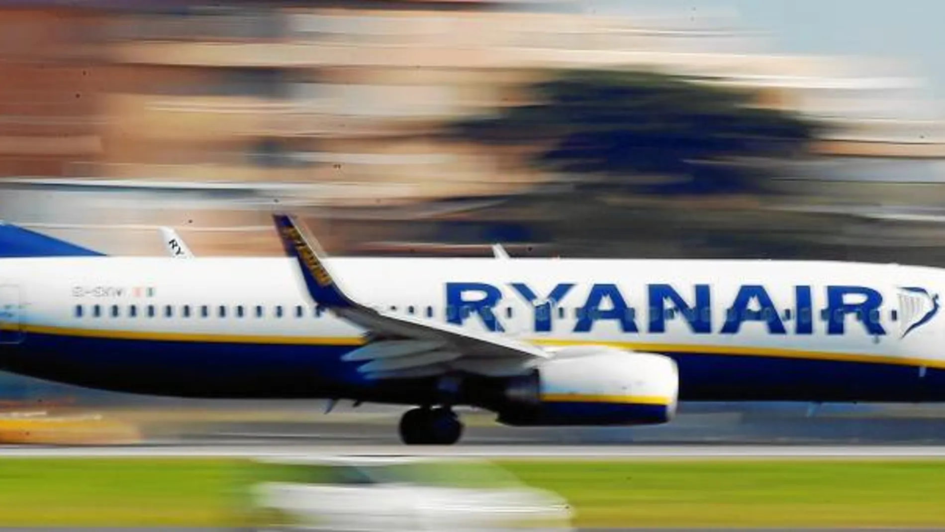 Ryanair es la compañía áerea «low cost» líder en Europa. En España, es la aerolínea que más pasajeros transporta / Reuters