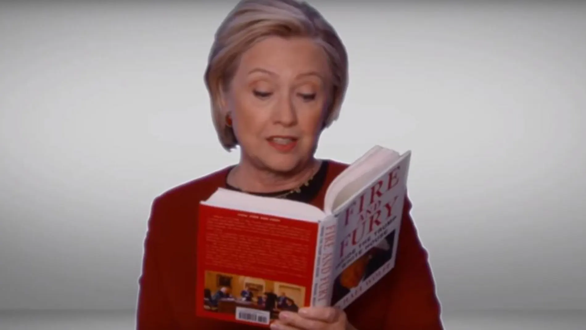 Hillary Clinton lee un fragmento del libro "Fire and Fury"