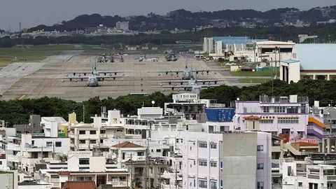 Imagen de la base aérea de Futenma que Estados Unidos tiene en la isla japonesa de Okinawa