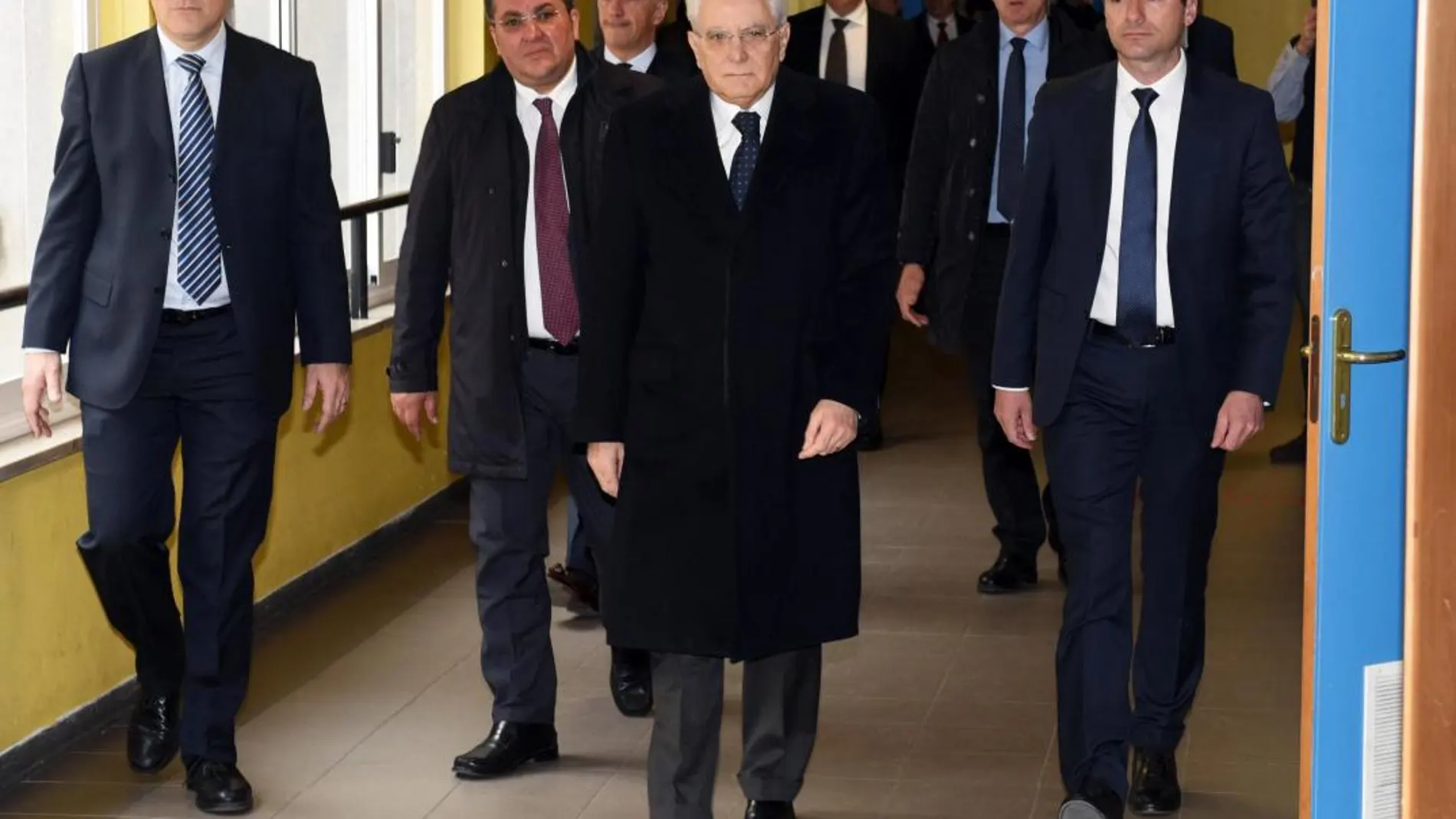 El presidente, Sergio Mattarella, llega al colegio electoral en Palermo, ayer