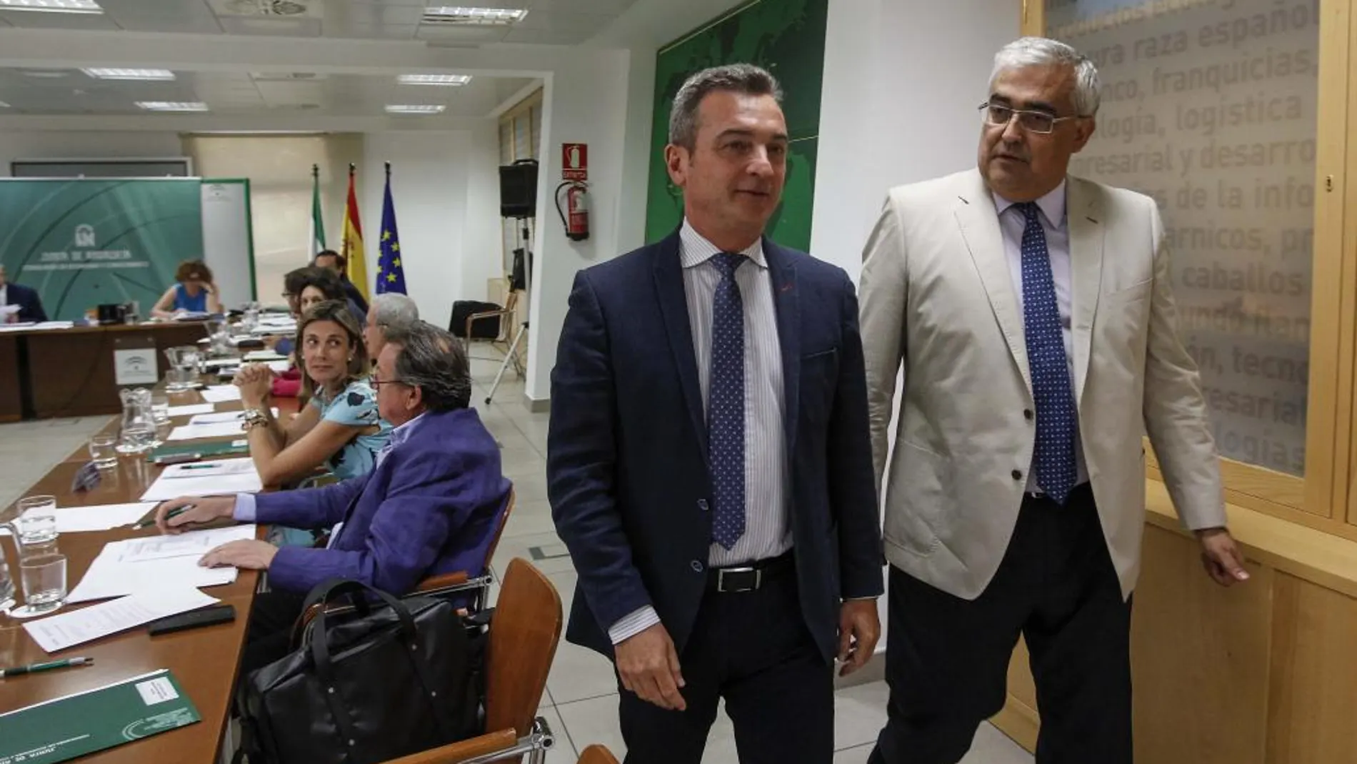 El rector de la Universidad de Cádiz y presidente de AUPA, González Mazo, acompaña a Ramírez de Arellano