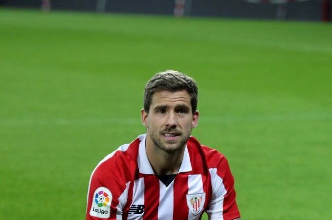 El defensa Iñigo Martínez, procedente de la Real Sociedad, es ahora jugador del Athletic