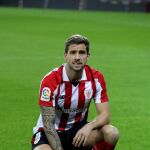 El defensa Iñigo Martínez, procedente de la Real Sociedad, es ahora jugador del Athletic