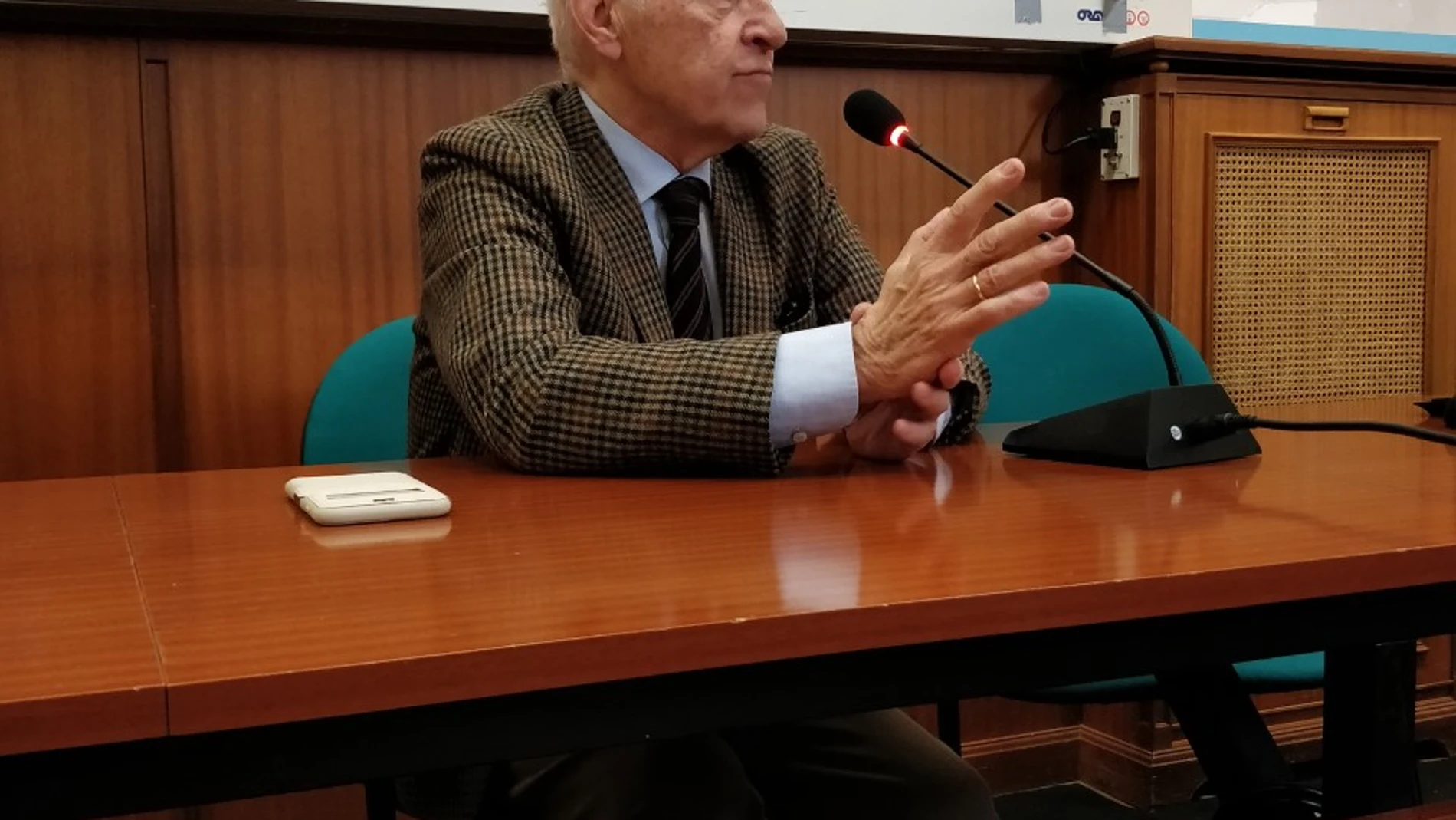 Máxima García Padrós en su conferencia de esta mañana en el Hospital Clínico de Madrid