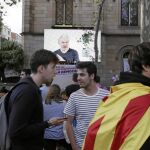 El pasado 26 de septiembre, cuatro días antes del referéndum ilegal, se retransmitió dentro de la Universidad de Barcelona una conferencia de Julian Assange en directo