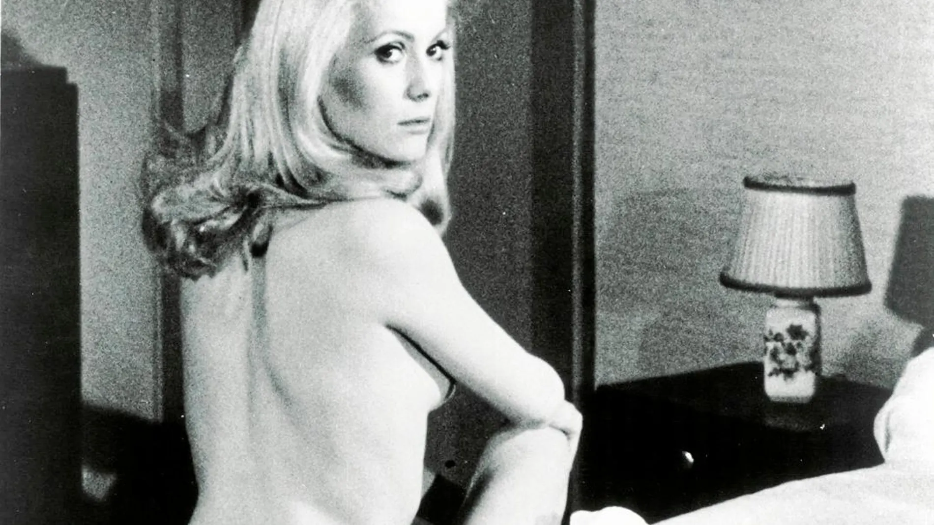 La actriz Catherine Deneuve en dos fotogramas de «Belle de Jour», la cinta que rodó en 1967 a las órdenes del español Luis Buñuel