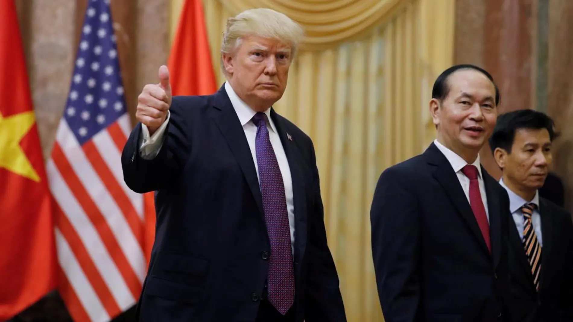 Donald Trump, junto al presidente vietnamita, Tran Dai Quang.