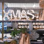 El restaurante se ha decorado para celebrar la Navidad