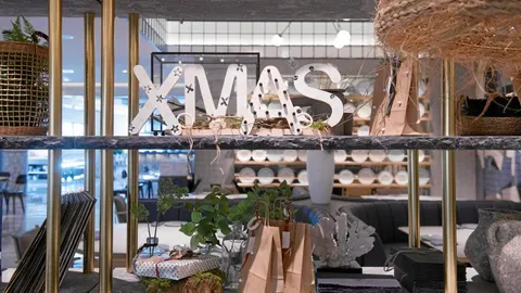 El restaurante se ha decorado para celebrar la Navidad