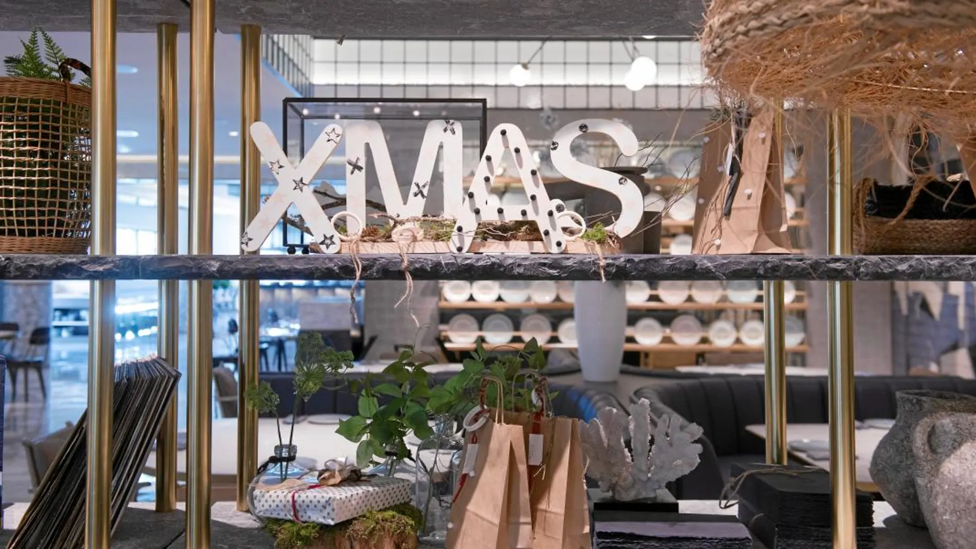 El restaurante se ha decorado para celebrar la Navidad