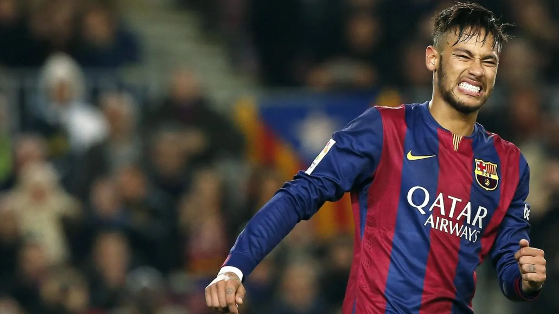Neymar regresa a España en medio de los rumores de su fichaje