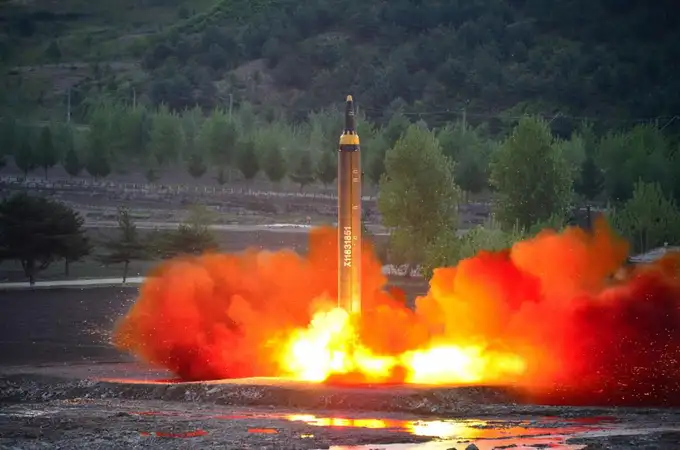 Coreal del Norte provoca a EE UU al lanzar un misil sobre Japón