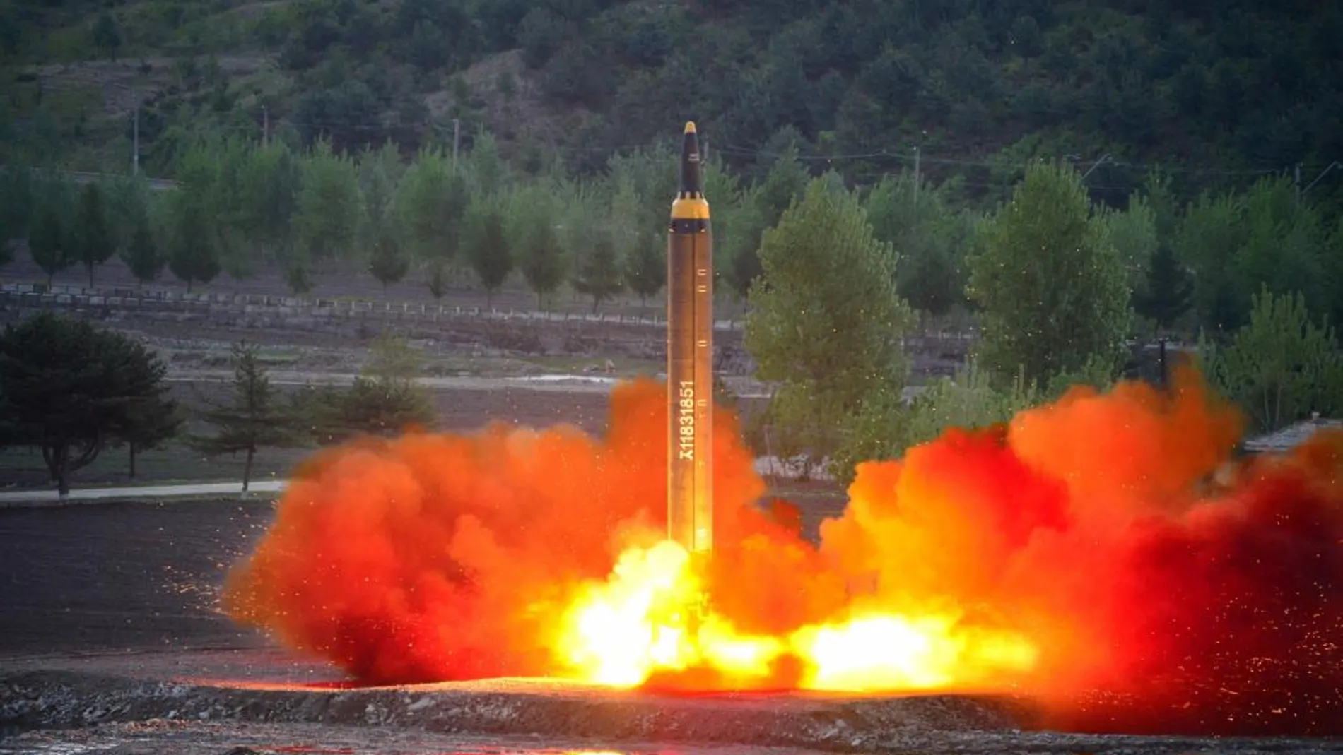Imagen de archivo de otro misil balístico de largo alcance lanzado por Corea del Norte en mayo de 2017