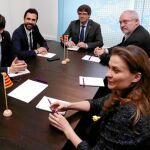 Imagen del encuentro que mantuvo Torrent con los diputados fugados en Bruselas