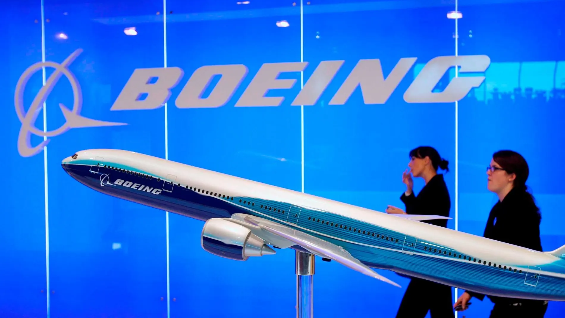 Una modelo de la flota de Boeing en el salón aeronáutico de Singapur