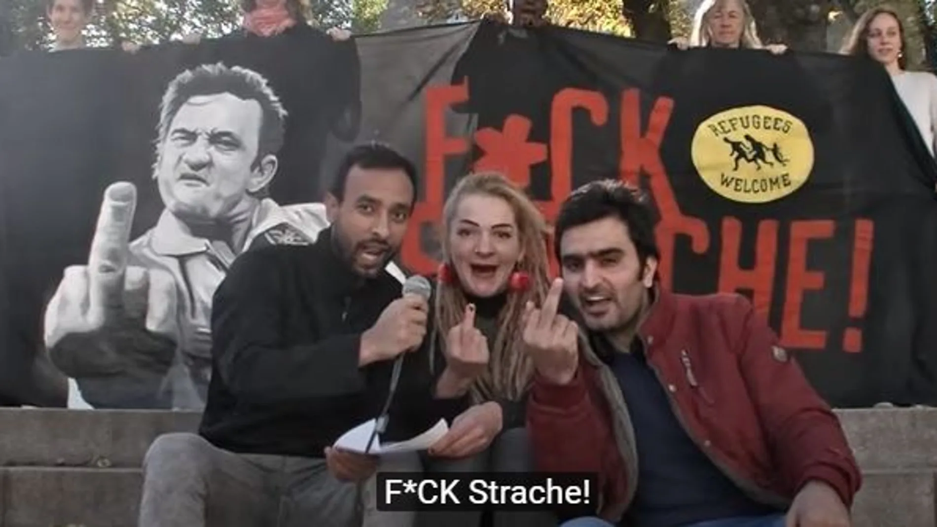 Miembros del grupo trotskista "Linkswende"hacen peinetas al ultraderechista Strache