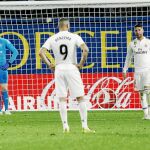 Courtois, Sergio Ramos y Benzema se lamentan después del segundo gol del Villarreal el jueves