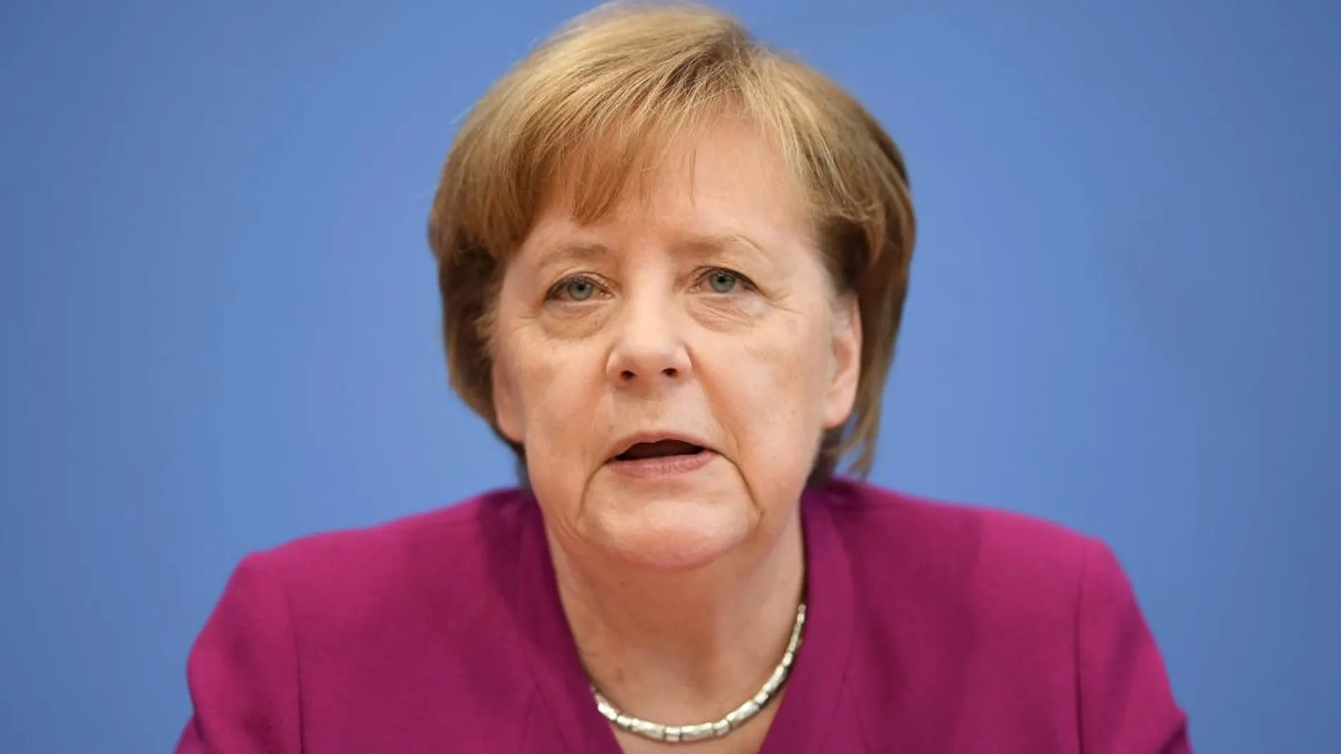 La canciller alemana y líder de la Unión Cristianodemócrata (CDU), Angela Merkel, ofrece una rueda de prensa antes de la firma de la coalición de Gobierno en Alemania