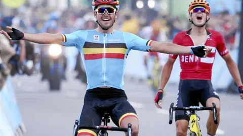 Van Avermaet se impuso en la llegada de Copacabana al danés Fuglsang