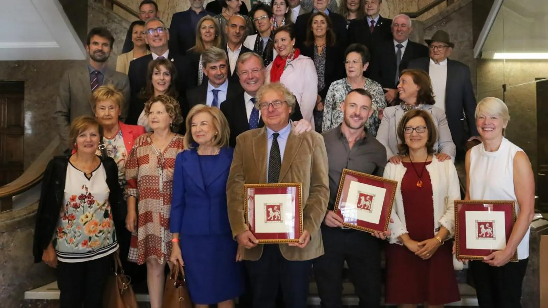 Recepción celebrada en el Ayuntamiento de León, donde los galardonados fueron recibidos por Antonio Silván