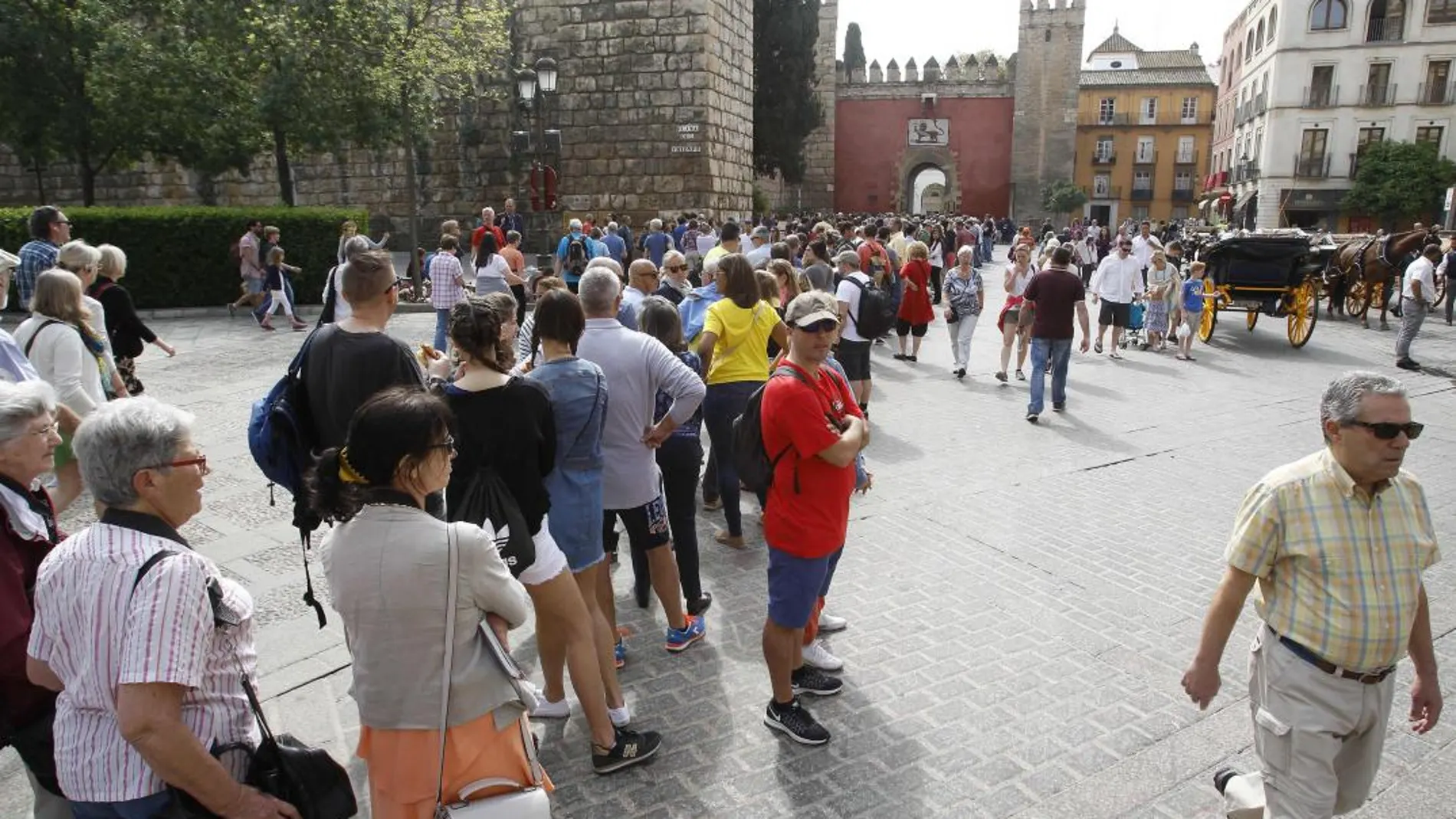 La Policía Local investiga una trama de venta fraudulenta de entradas del Alcázar de Sevilla