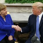 Trump y sus aliados en Europa, en particular el nuevo Gobierno italiano, están dispuestos a utilizar el tema de la migración para debilitar la posición de Angela Merkel / Ap
