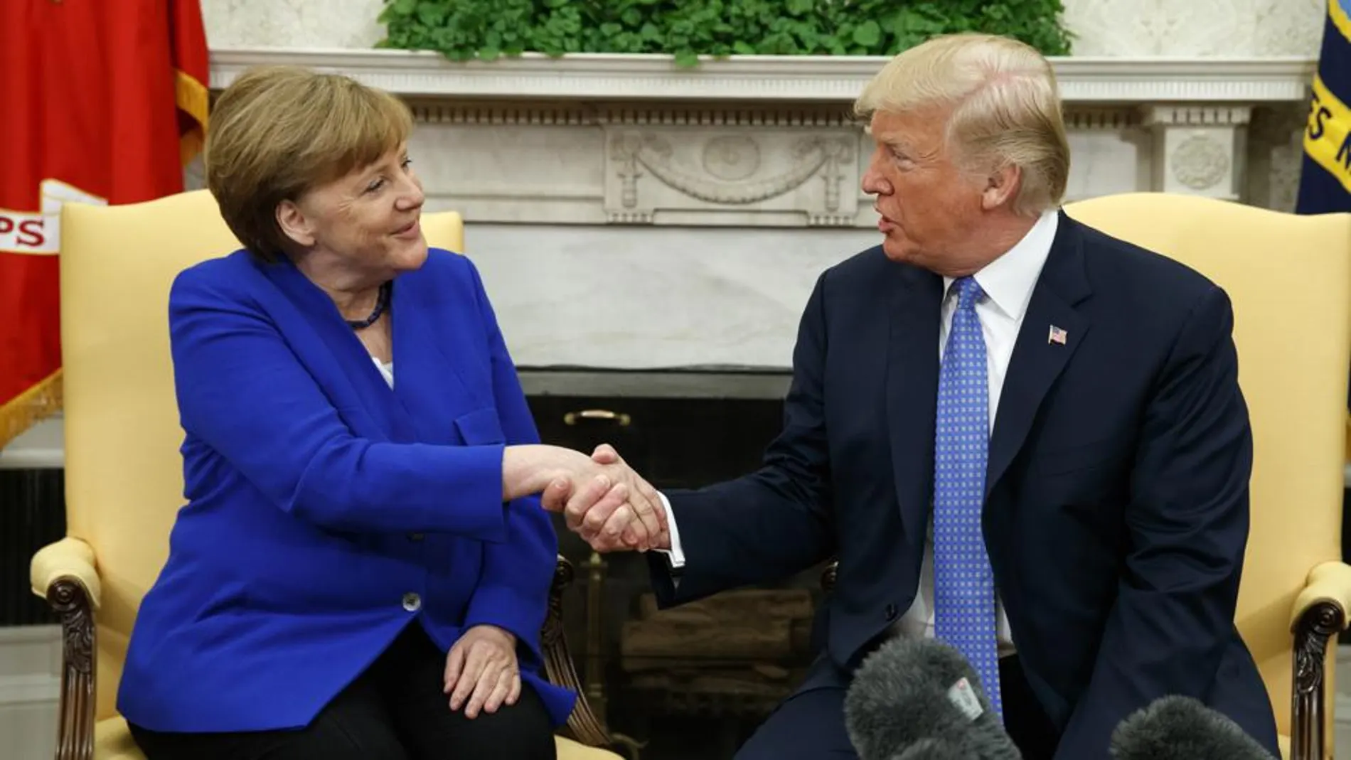 Trump y sus aliados en Europa, en particular el nuevo Gobierno italiano, están dispuestos a utilizar el tema de la migración para debilitar la posición de Angela Merkel / Ap