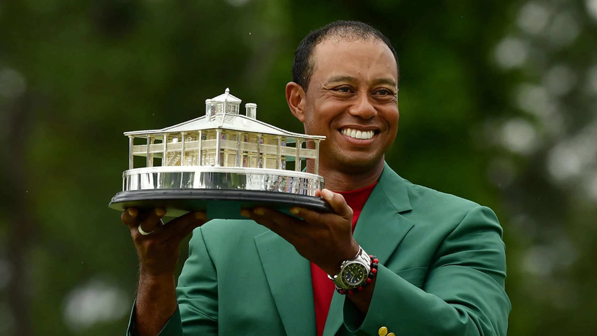 Tiger Woods, con el trofeo de Augusta