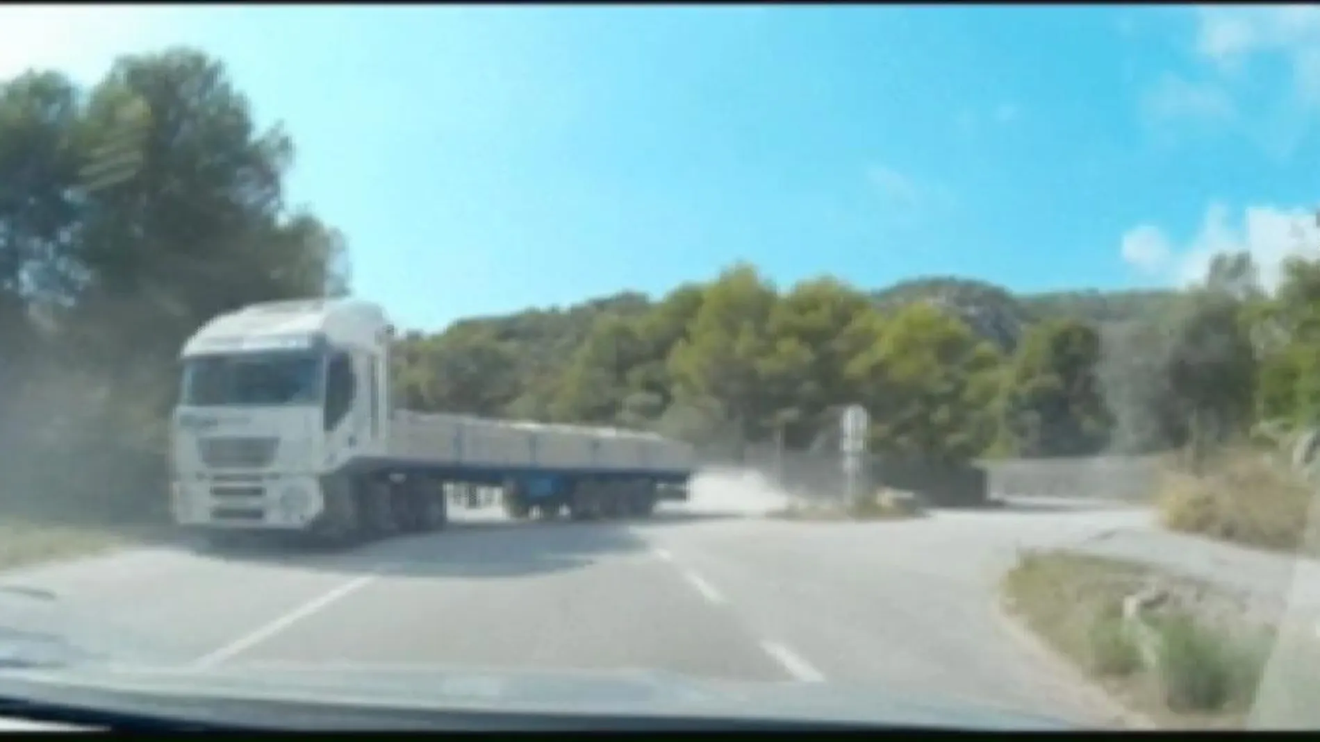 Un conductor graba las imprudencias de una de las curvas más peligrosas de España