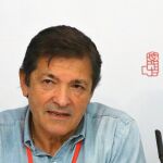 Fernández pedirá al grupo parlamentario del PSOE que todos se abstengan